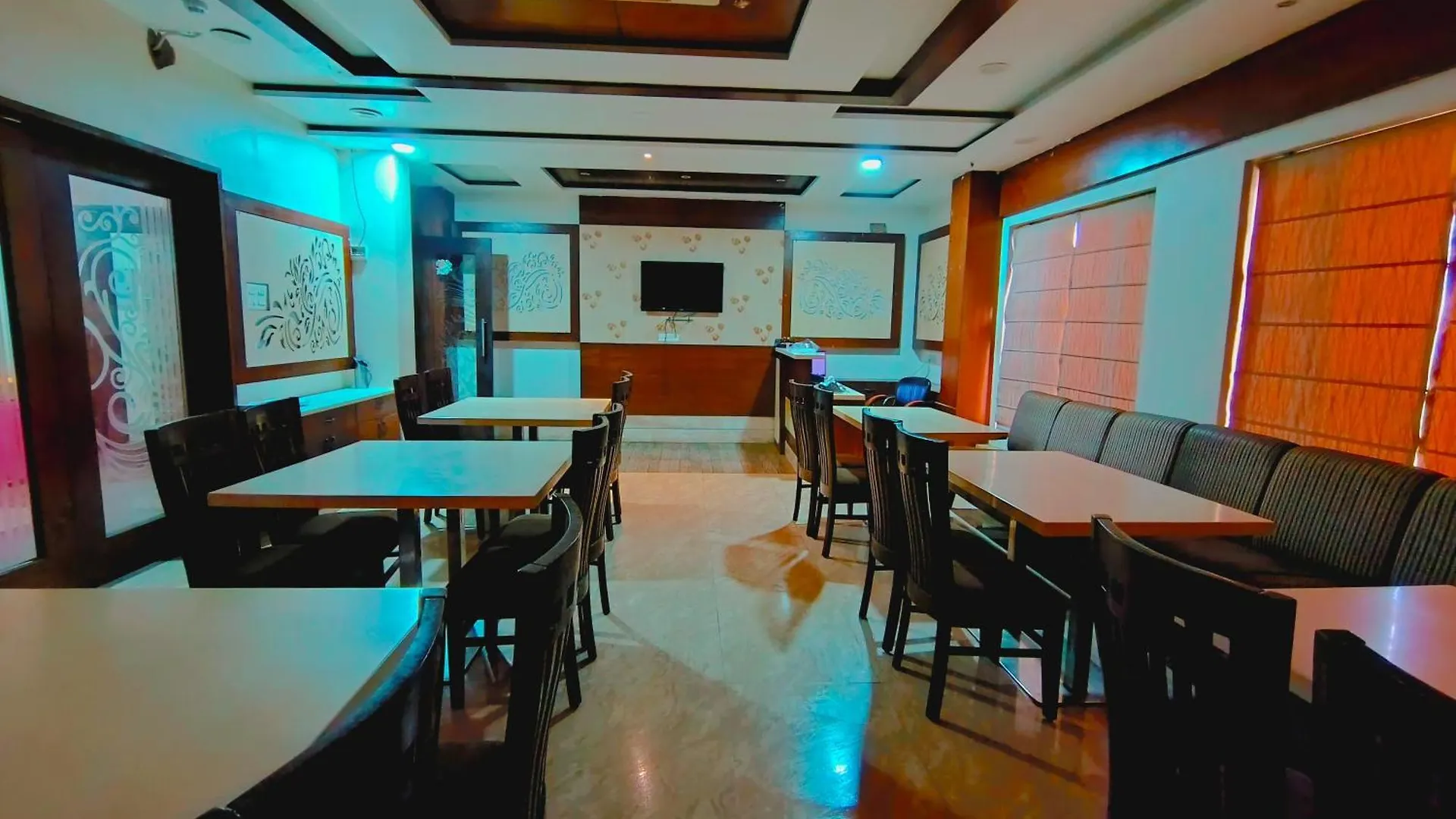 Hotel P Palace - Near Kashi Vishwanath Temple Waranasi