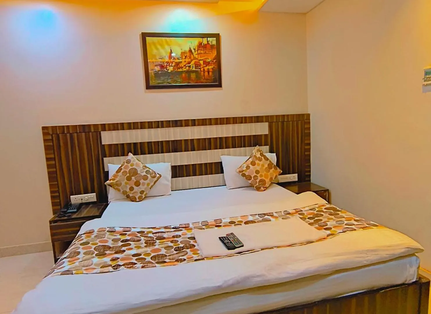 P Palace - Near Kashi Vishwanath Temple Waranasi 4*,  Indie