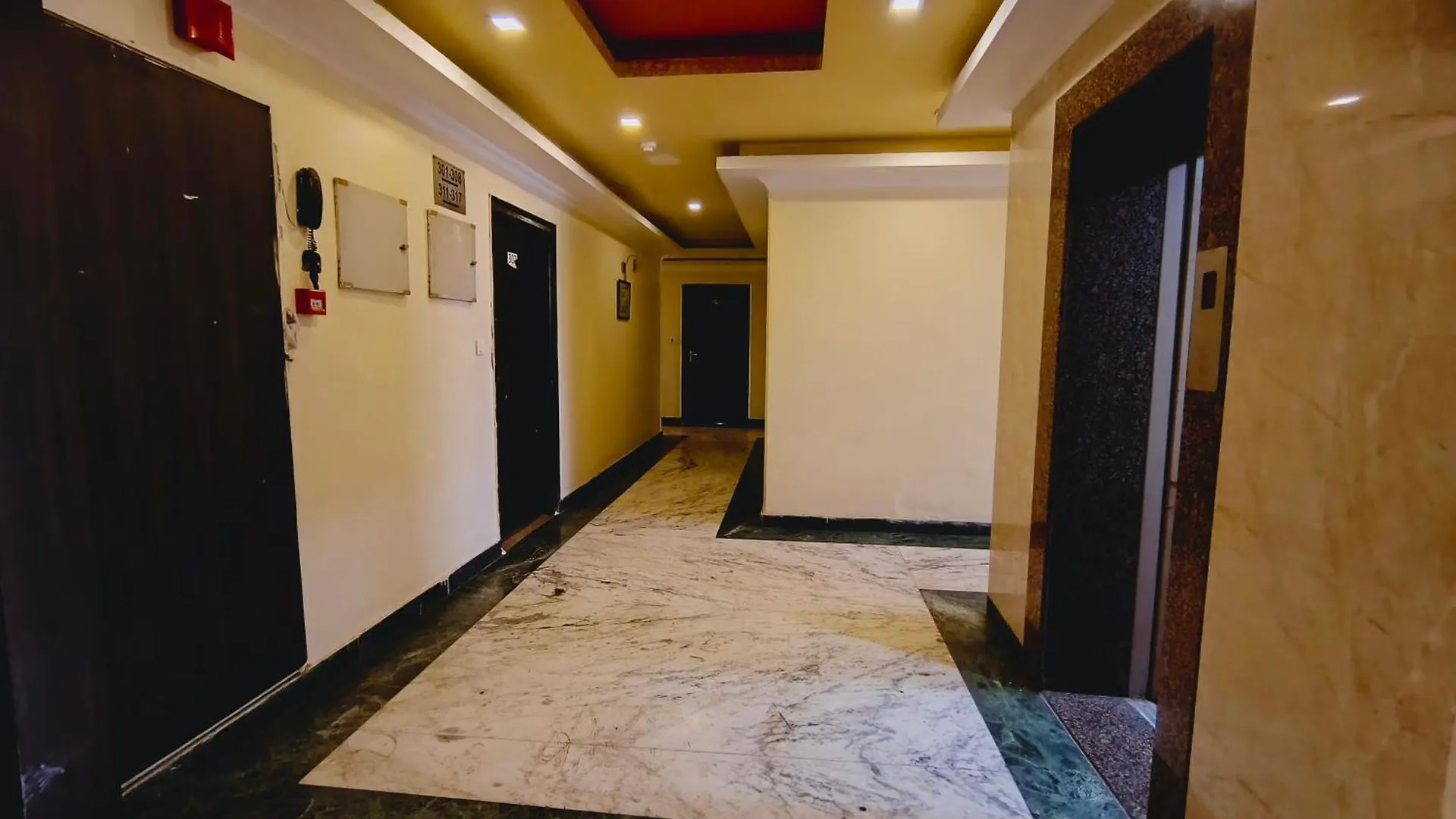 Hotel P Palace - Near Kashi Vishwanath Temple Waranasi
