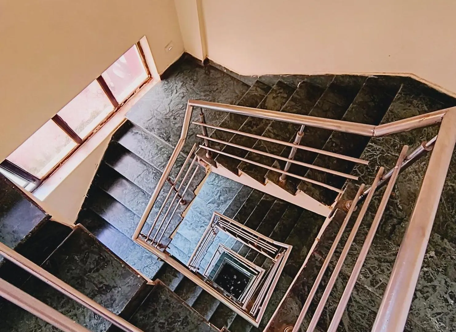Hotel P Palace - Near Kashi Vishwanath Temple Waranasi