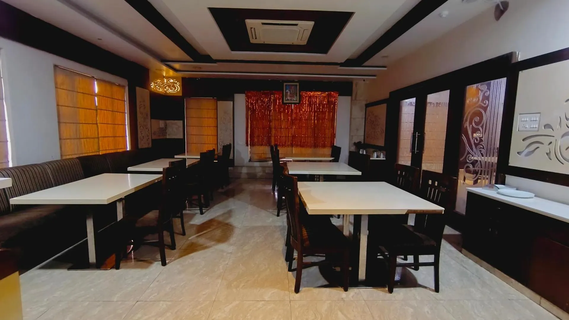 Hotel P Palace - Near Kashi Vishwanath Temple Waranasi
